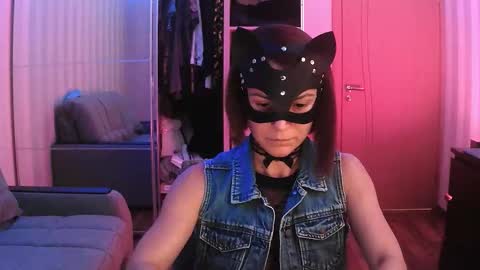 Snapshot of cleo_catra chatting on October 6, 4:14 pm cleo_catra online show from October 6, 4:14 pm