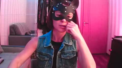 Snapshot of cleo_catra chatting on October 10, 2:23 pm cleo_catra online show from October 10, 2:23 pm