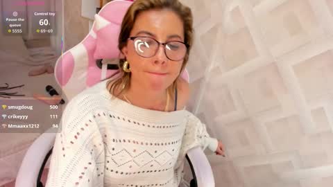 clhoe_johnson_ online show from January 7, 5:29 pm