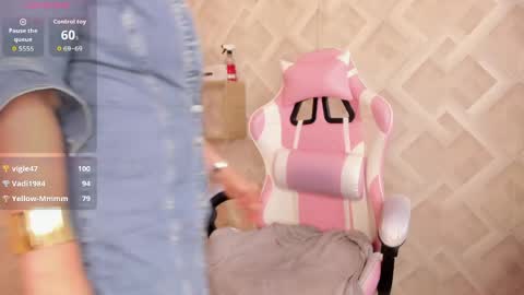 clhoe_johnson_ online show from May 14, 4:16 pm