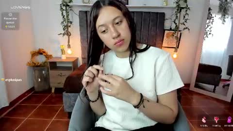 cloe_7 online show from June 19, 2:23 pm