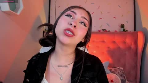 Snapshot of cloe_martinez_ chatting on February 1, 9:19 pm Cloe online show from February 1, 9:19 pm