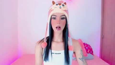 CLOE REMINTON online show from March 3, 10:10 pm