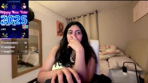 cloe small online show from November 13, 7:22 am