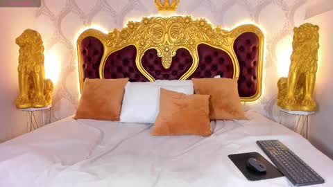 Cloe Harp  online show from November 8, 12:30 pm