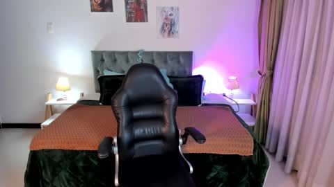 emely dolce online show from March 10, 9:45 am