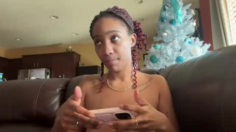 cocomangz online show from December 4, 9:25 pm