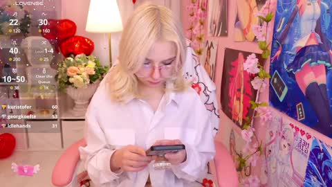 Snapshot of coconut_mia chatting on February 7, 3:13 am Mia online show from February 7, 3:13 am