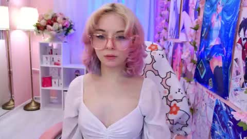 Snapshot of coconut_mia chatting on October 16, 3:44 pm Mia online show from October 16, 3:44 pm