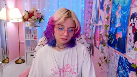 Mia online show from November 19, 4:28 pm