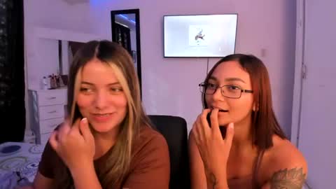 Asia y Samanta online show from June 18, 9:09 pm
