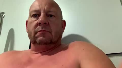 col4nows online show from September 11, 8:26 am