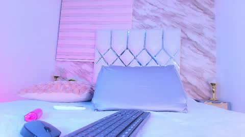 colett online show from April 11, 11:58 am