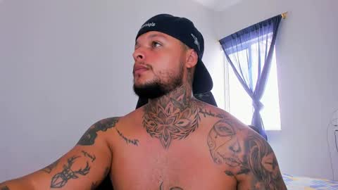 colin_fox1 online show from May 17, 6:28 pm