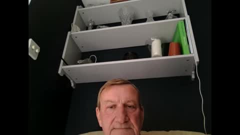Snapshot of colinbeech chatting on September 25, 8:54 am colinbeech online show from September 25, 8:54 am