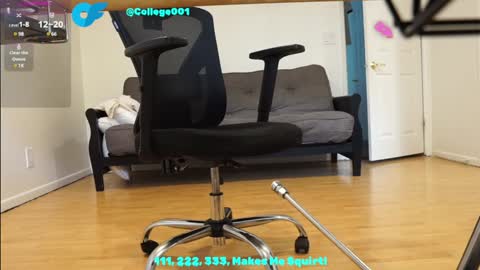 Snapshot of college001 chatting on January 1, 11:29 pm College001 online show from January 1, 11:29 pm