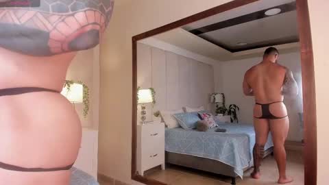 college_muscle_ass online show from October 25, 8:31 pm