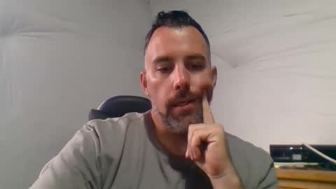 Just me online show from April 21, 2:46 pm