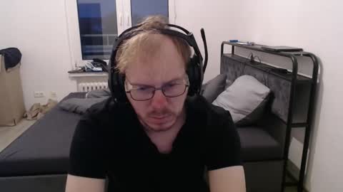 Snapshot of commanderchip chatting on October 25, 5:51 am commanderchip online show from October 25, 5:51 am