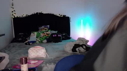 conor_taylor_ online show from November 8, 11:30 pm