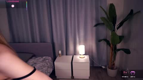 Snapshot of constanceglascov chatting on October 15, 7:32 am Hello im Sofia Welcme to my room .More hugs and kiss for you online show from October 15, 7:32 am