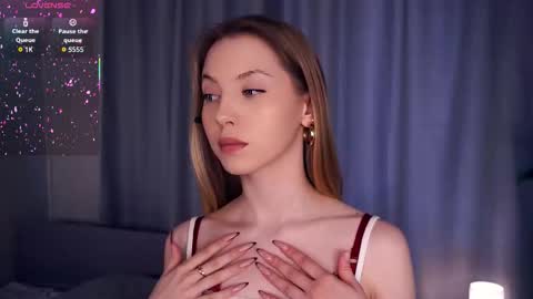 Snapshot of constanceglascov chatting on September 30, 5:51 am Hello im Sofia Welcme to my room .More hugs and kiss for you online show from September 30, 5:51 am
