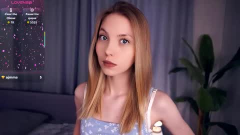 Snapshot of constanceglascov chatting on September 24, 6:42 am Hello im Sofia Welcme to my room .More hugs and kiss for you online show from September 24, 6:42 am