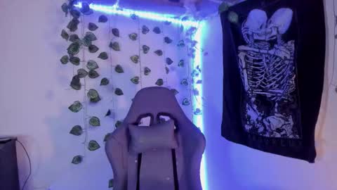 Aaron  online show from February 16, 1:20 pm