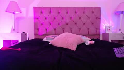 Snapshot of coralgh_ chatting on September 10, 1:34 pm Coral online show from September 10, 1:34 pm