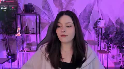 Snapshot of coralinekeyns chatting on September 19, 5:33 am little girl who is always right or Coraline online show from September 19, 5:33 am