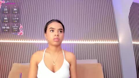 coralineross_ online show from October 17, 11:14 am