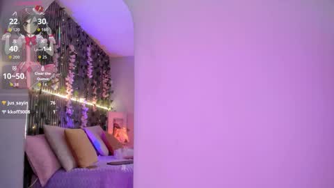 coralineross_ online show from October 31, 11:21 am