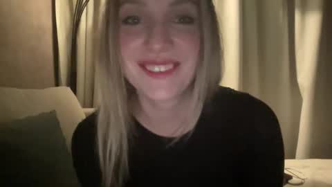 Snapshot of cosmo_blondiee chatting on September 20, 7:17 pm cosmo_blondiee online show from September 20, 7:17 pm