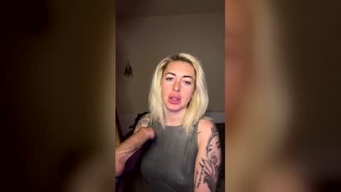 couplechaos868498 online show from March 24, 8:48 pm