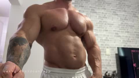couplemuscle40 online show from July 7, 6:23 pm