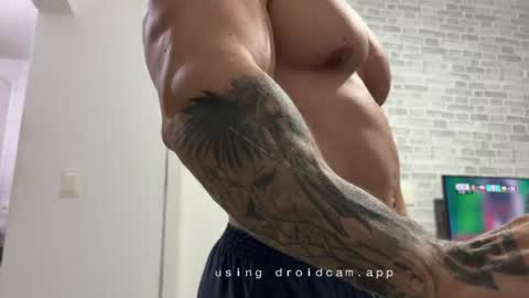 couplemuscle40 online show from July 6, 1:46 am