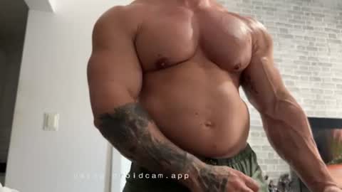 couplemuscle40 online show from July 28, 4:27 pm