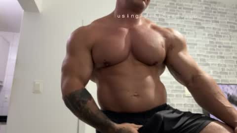 couplemuscle40 online show from June 8, 1:45 pm