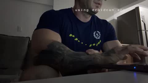 Snapshot of couplemuscle40 chatting on October 1, 11:36 pm couplemuscle40 online show from October 1, 11:36 pm