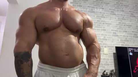 couplemuscle40 online show from July 8, 10:13 pm