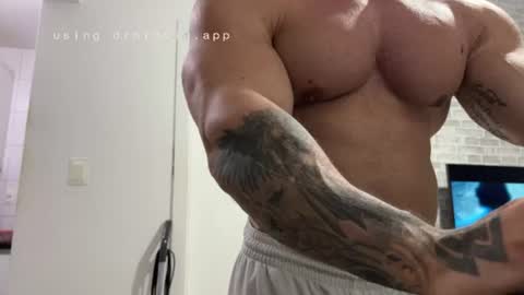 couplemuscle40 online show from July 4, 1:21 am
