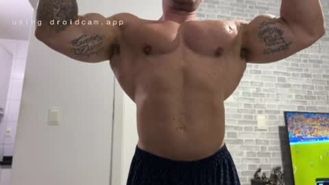 couplemuscle40 online show from June 24, 11:12 pm
