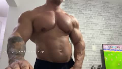 couplemuscle40 online show from June 22, 6:26 pm