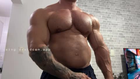 couplemuscle40 online show from April 7, 1:29 am