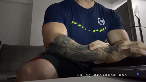 Snapshot of couplemuscle40 chatting on October 4, 1:03 am couplemuscle40 online show from October 4, 1:03 am