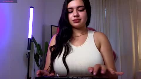 Snapshot of courtneyk_ chatting on October 11, 3:05 pm Courtney online show from October 11, 3:05 pm