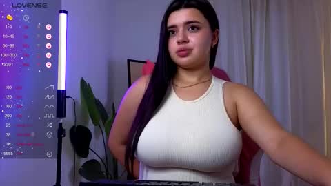Snapshot of courtneyk_ chatting on October 16, 3:00 pm Courtney online show from October 16, 3:00 pm