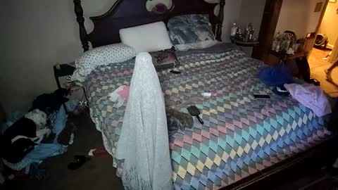 Back Woods Couple online show from February 23, 9:11 am