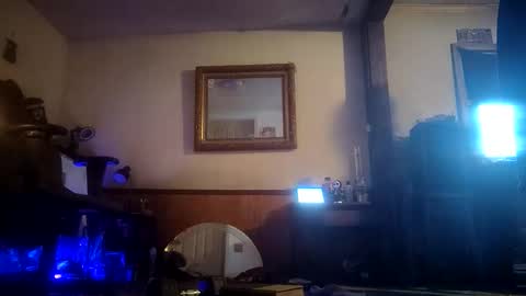 Back Woods Couple online show from March 23, 6:07 am