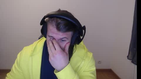 crazyangel8 online show from December 19, 12:45 am